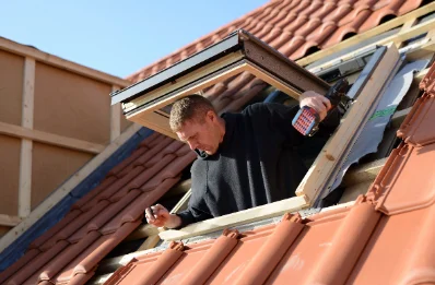Pose de fenêtres de toit Velux à Roffey